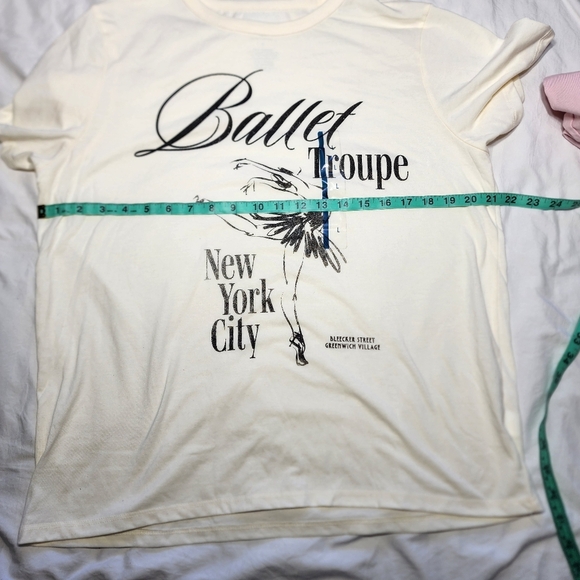 Bundle of 2 women's graphic T-shirts, Universal Thread & Zoe+Liv, size L. - Picture 7 of 8